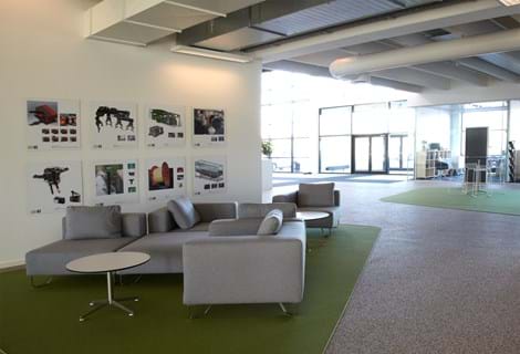 afpasset Fraster tæppe grøn på kontor